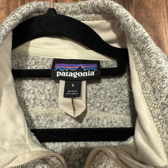 Patagonia Cream and Gray Fleece Jacket - Picture 2 of 5